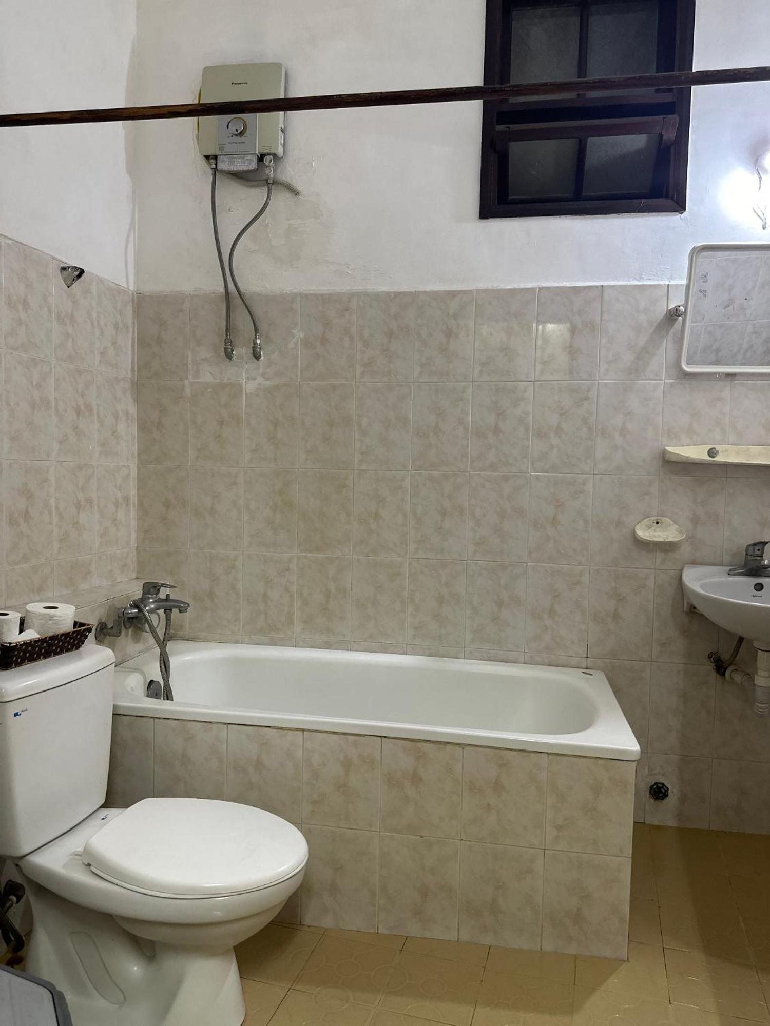 Dong Loi Hotel Хуе Екстериор снимка